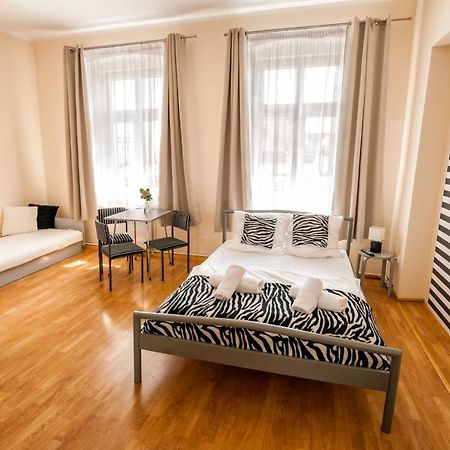 Lew Hostel Иновроцлав Екстериор снимка