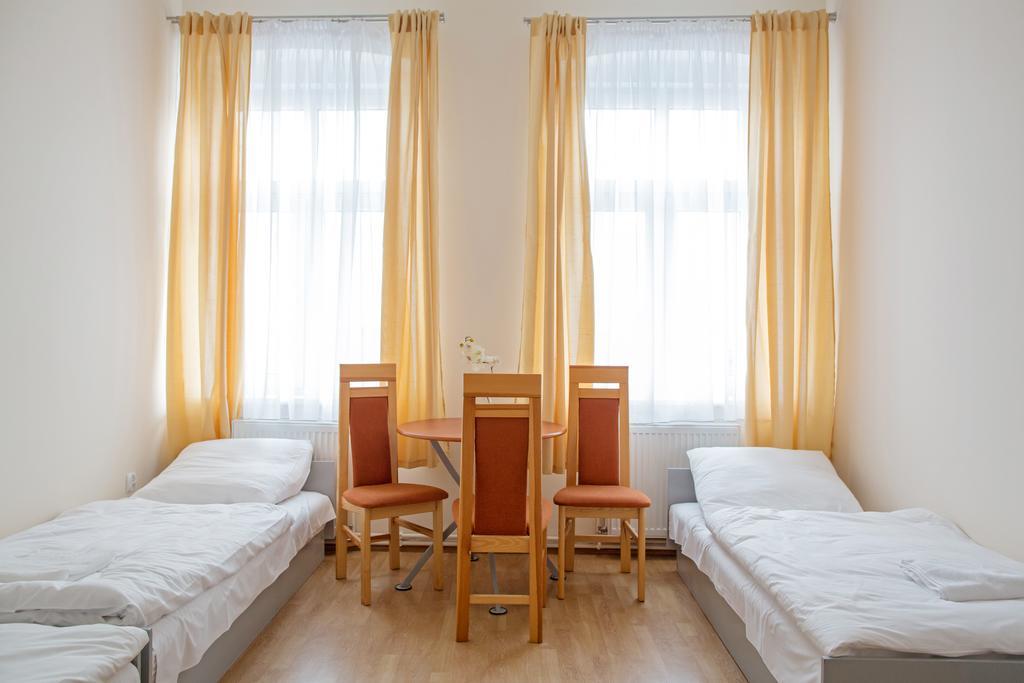 Lew Hostel Иновроцлав Стая снимка