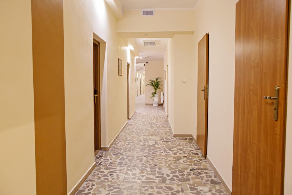 Lew Hostel Иновроцлав Екстериор снимка