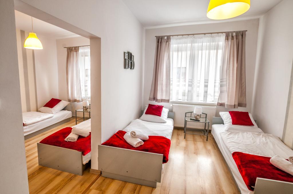 Lew Hostel Иновроцлав Екстериор снимка