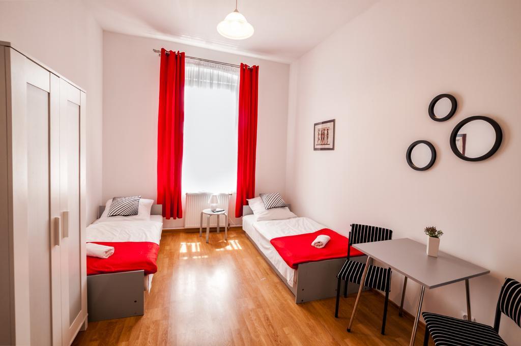 Lew Hostel Иновроцлав Екстериор снимка