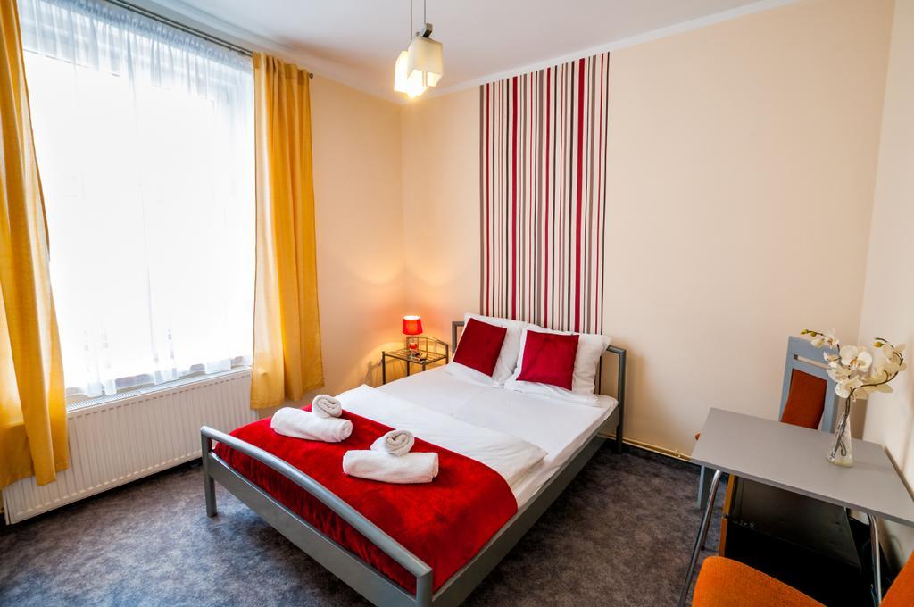 Lew Hostel Иновроцлав Екстериор снимка
