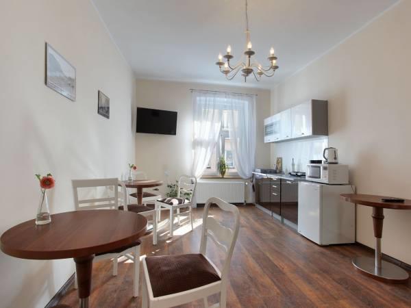 Lew Hostel Иновроцлав Екстериор снимка