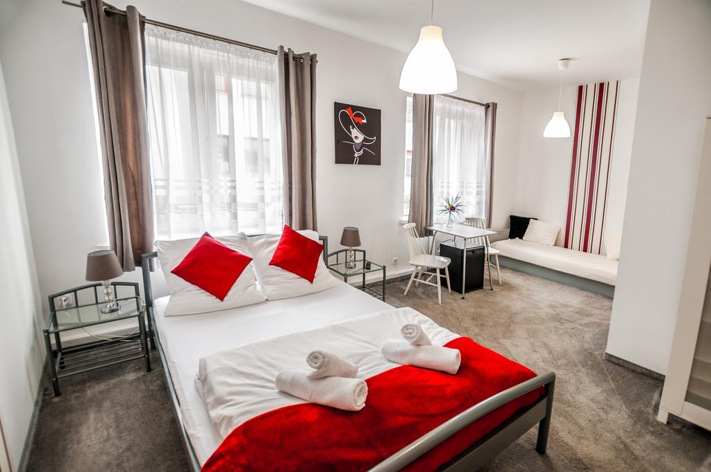 Lew Hostel Иновроцлав Екстериор снимка