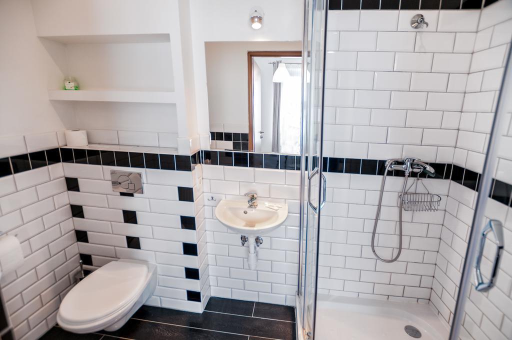 Lew Hostel Иновроцлав Екстериор снимка