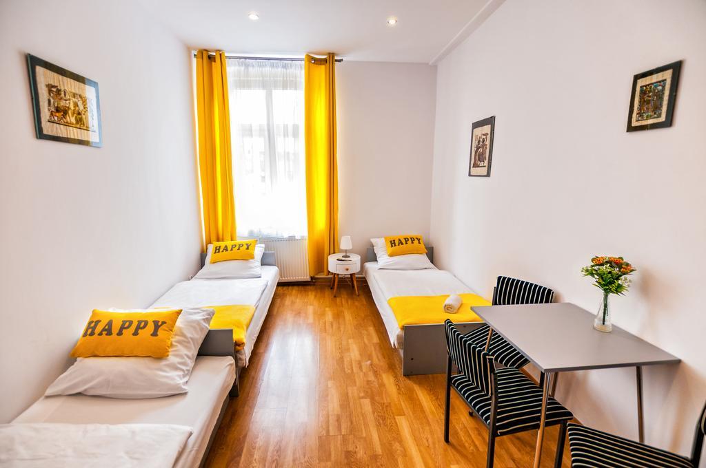 Lew Hostel Иновроцлав Екстериор снимка