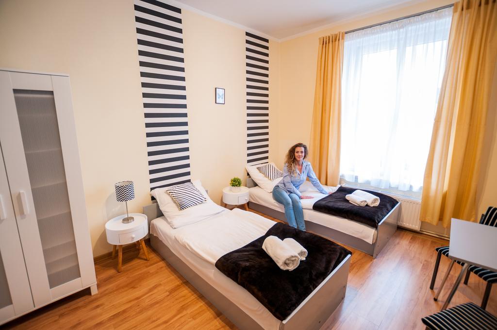 Lew Hostel Иновроцлав Екстериор снимка