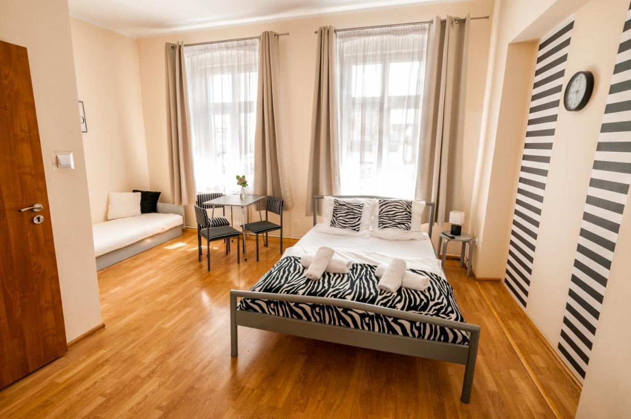 Lew Hostel Иновроцлав Екстериор снимка